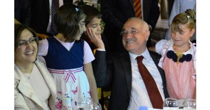 Çiçek, Sevgi Evlerinde İftar Yaptı